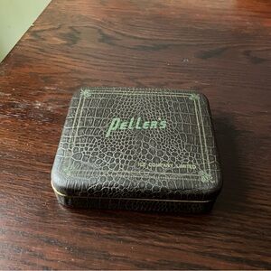 Vintage Pellers Souvenir playing cards in case with 2 sets of cards